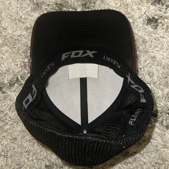 NWOT!!! MAROON & BLACK FOX TWEED FLEX FIT TRUCKER HAT  |  S/M - Picture 3 of 4